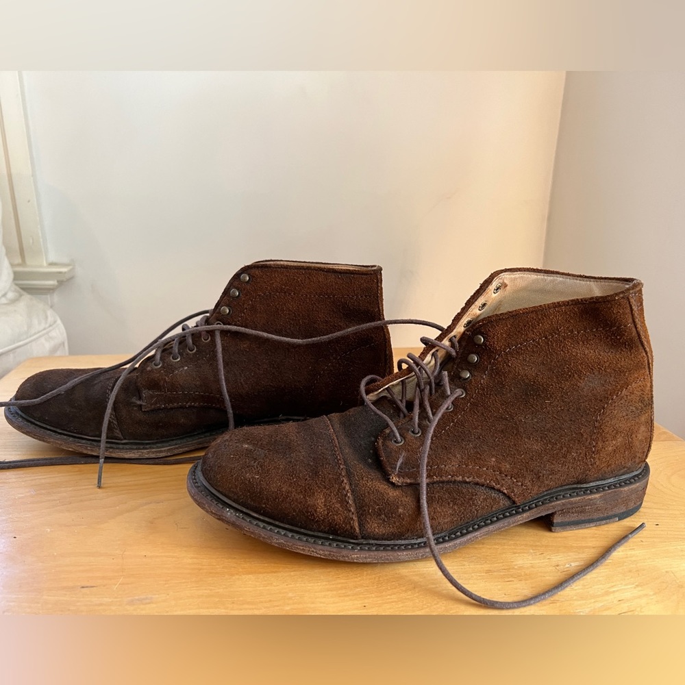Men’s Frye brown suede cap toe lace up ankle boots size 10